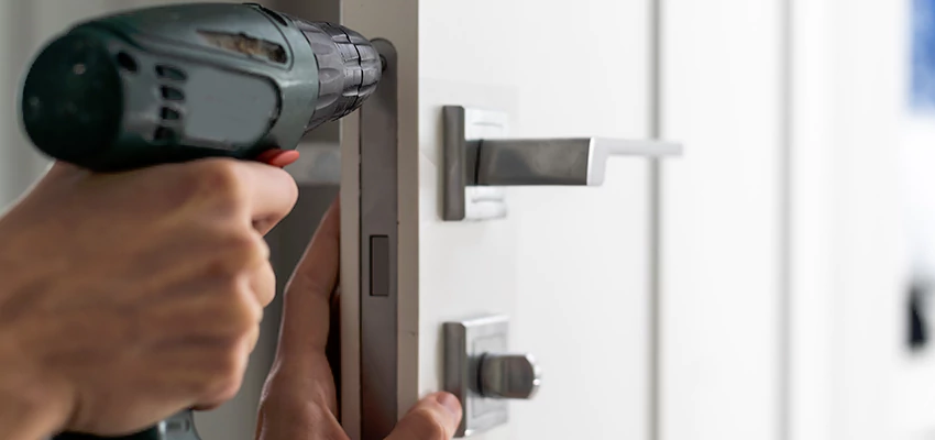 Locksmith For Lock Replacement Near Me in Pekin, IL