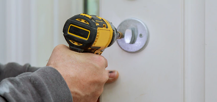 Street Locksmith For Smart Lock Repair in Pekin, IL